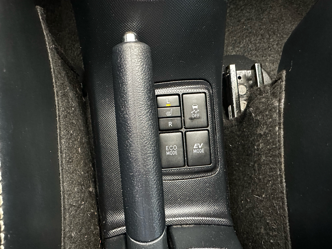 2015 Toyota Prius C Four photo 17