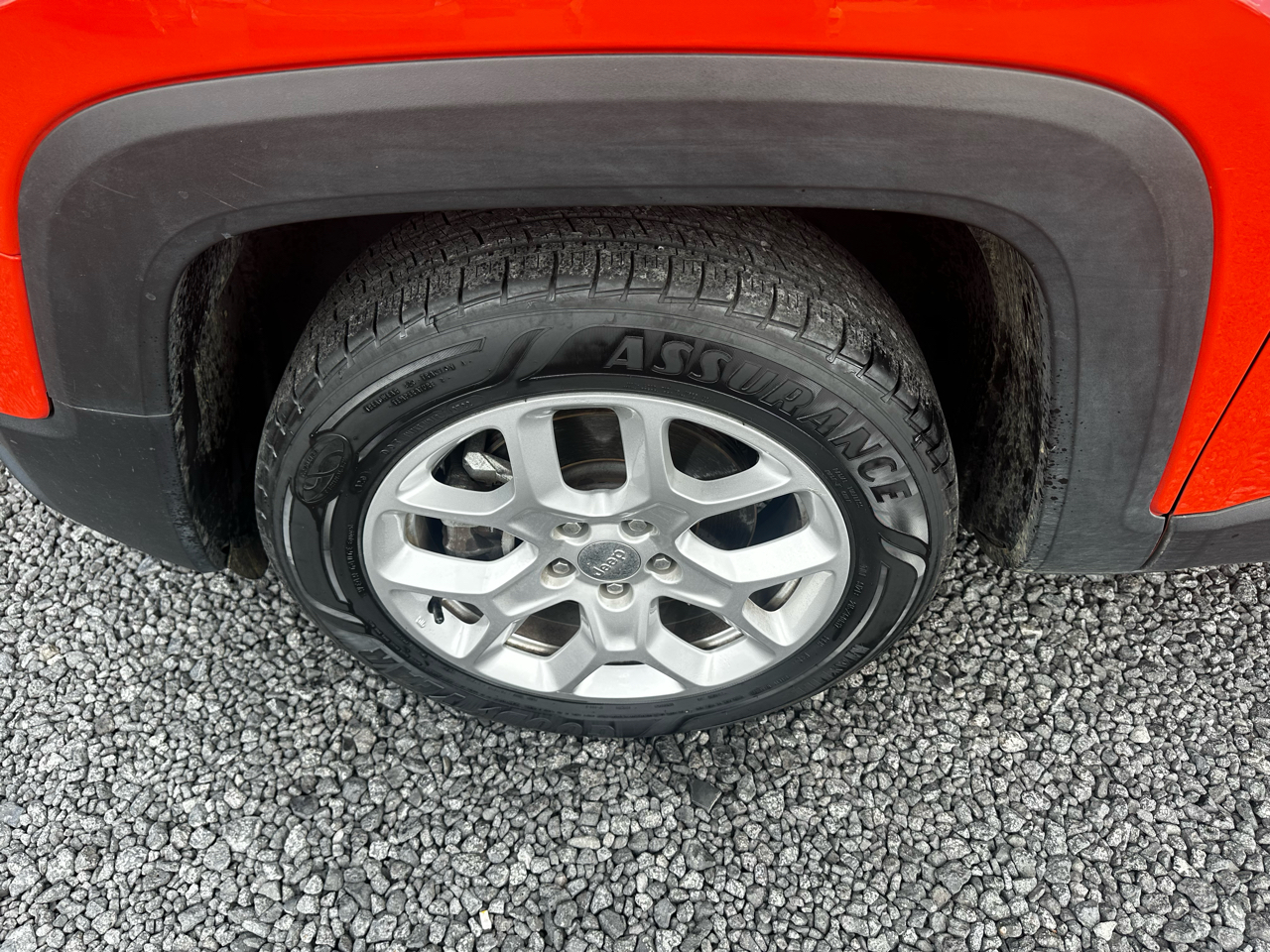 2018 Jeep Renegade Latitude North Edition photo 2