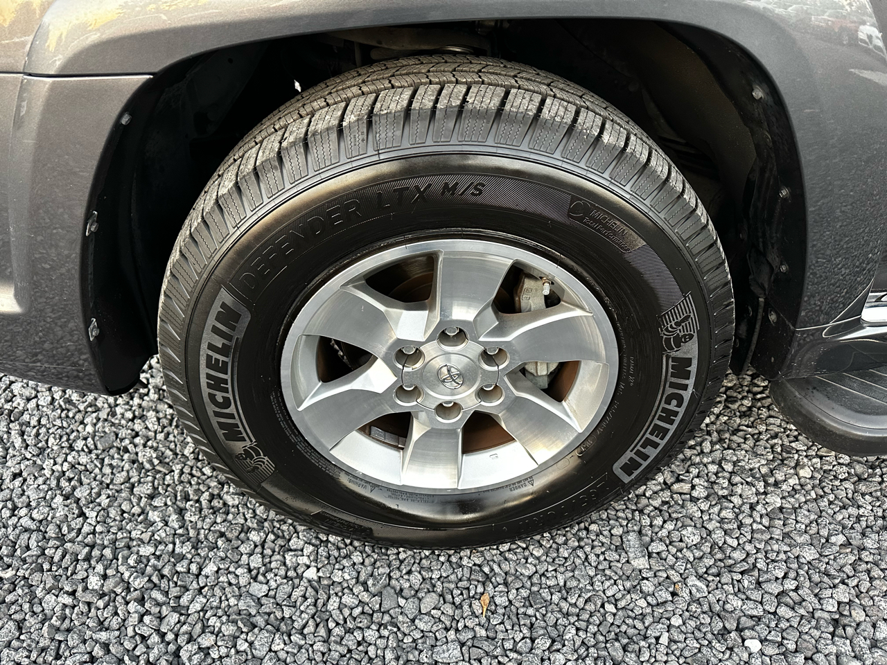 Toyota 4Runner RWD 4dr L4 SR5 (Natl) 2012