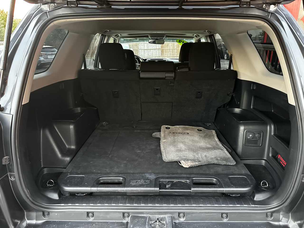 Toyota 4Runner RWD 4dr L4 SR5 (Natl) 2012