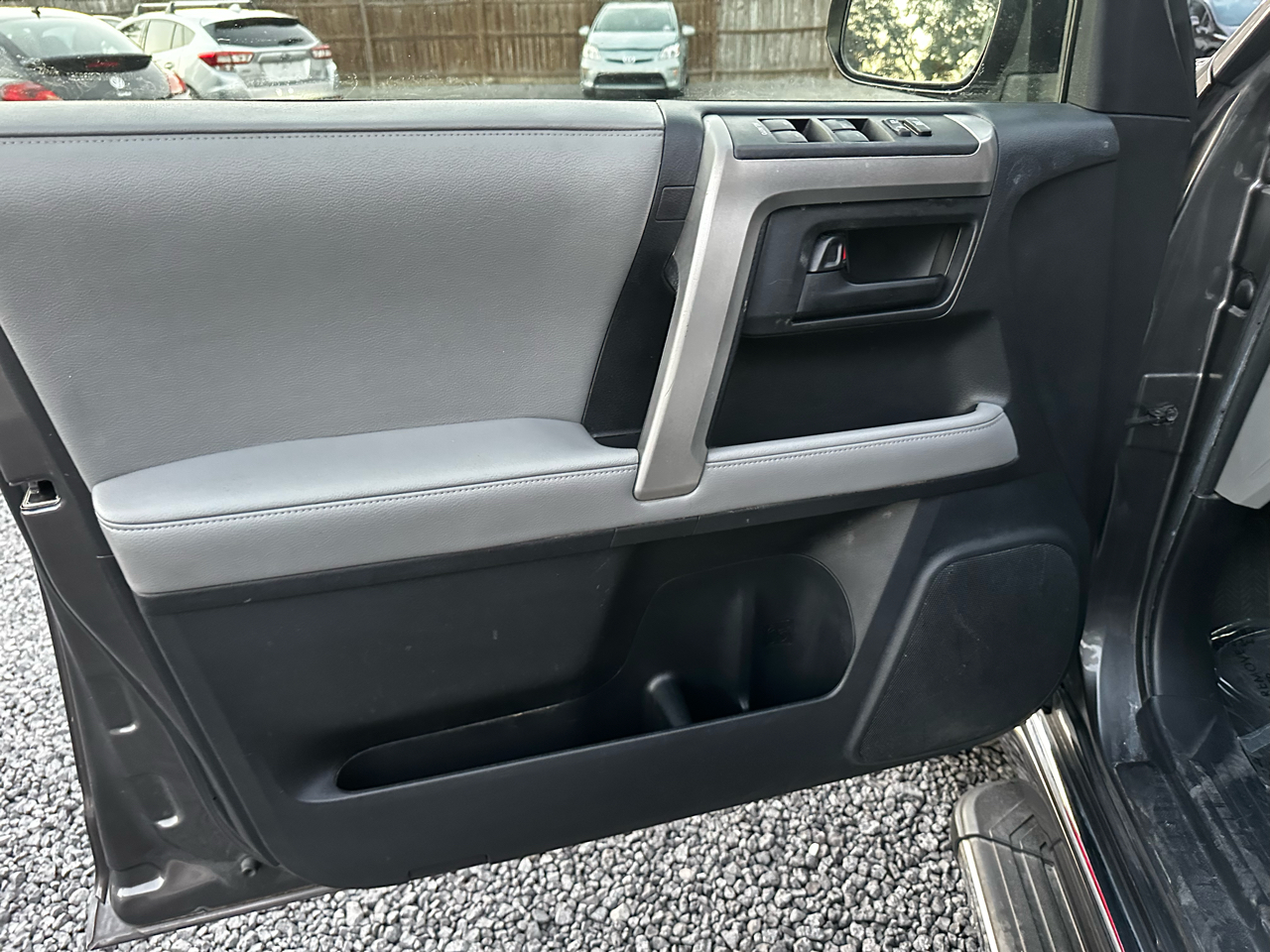 Toyota 4Runner RWD 4dr L4 SR5 (Natl) 2012