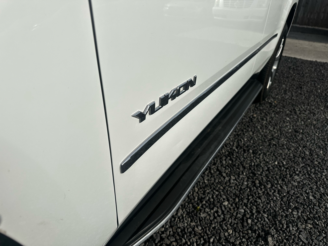 2017 Gmc Yukon SLT photo 3