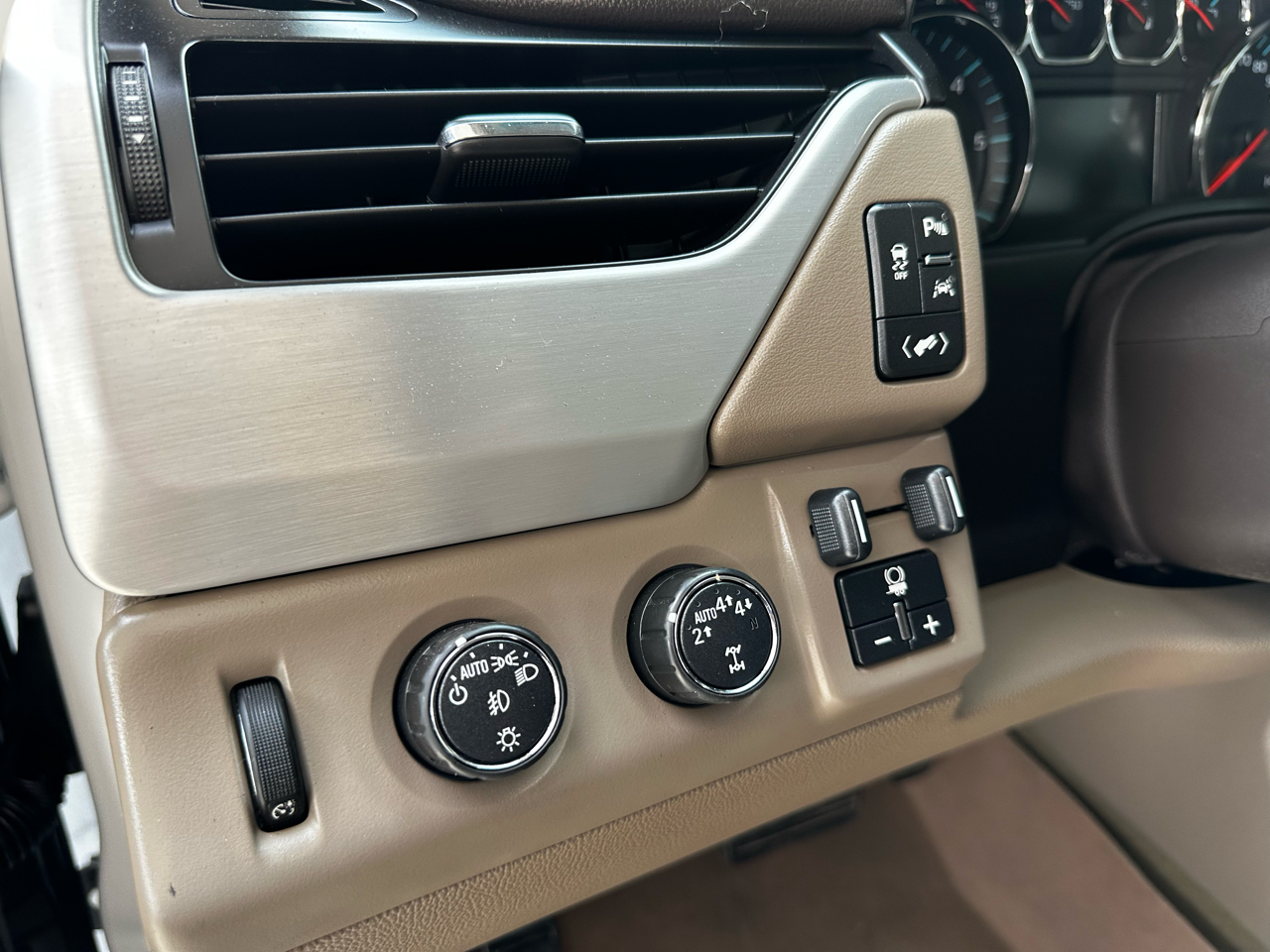 GMC Yukon 4WD 4dr SLT 2017