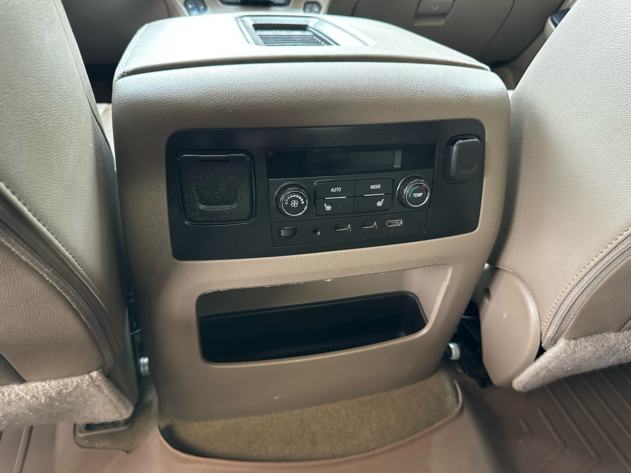 GMC Yukon 4WD 4dr SLT 2017