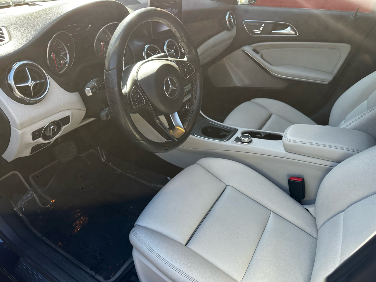 2018 Mercedes Benz GLA 250 4MATIC photo 4