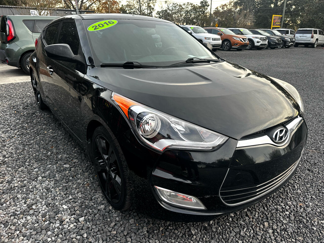 Hyundai Veloster 3dr Cpe Auto w/Yellow Accent 2016