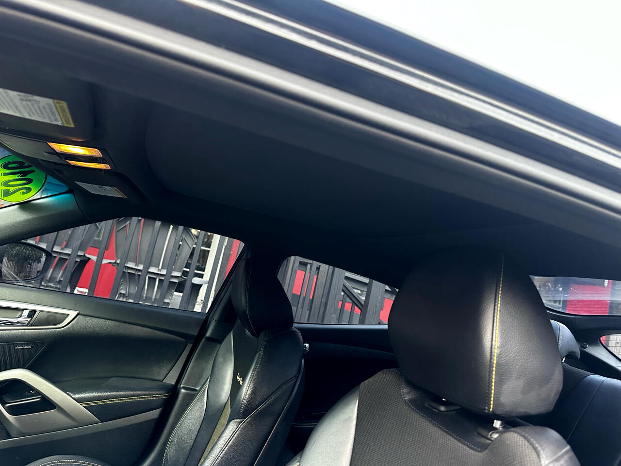 Hyundai Veloster 3dr Cpe Auto w/Yellow Accent 2016