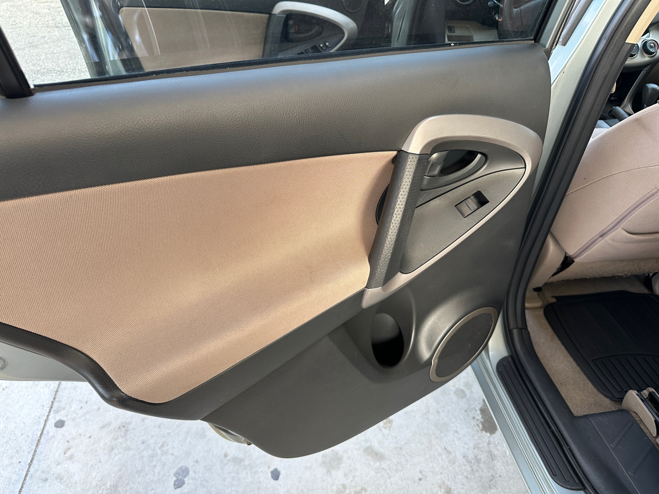 Toyota RAV4 FWD 4dr V6 5-Spd AT (Natl) 2008