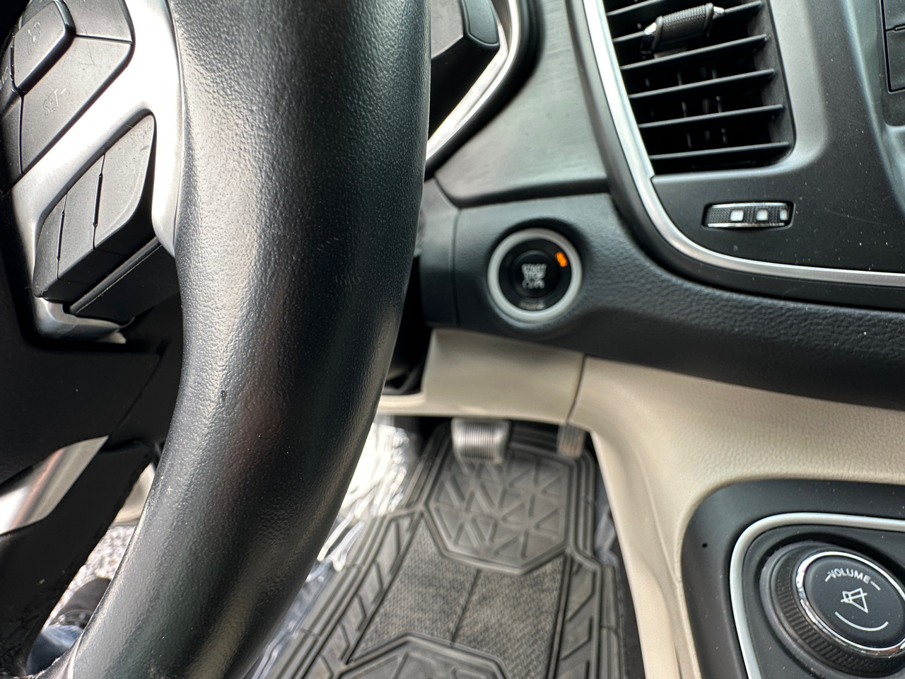 Chrysler 200 4dr Sdn Limited FWD 2015