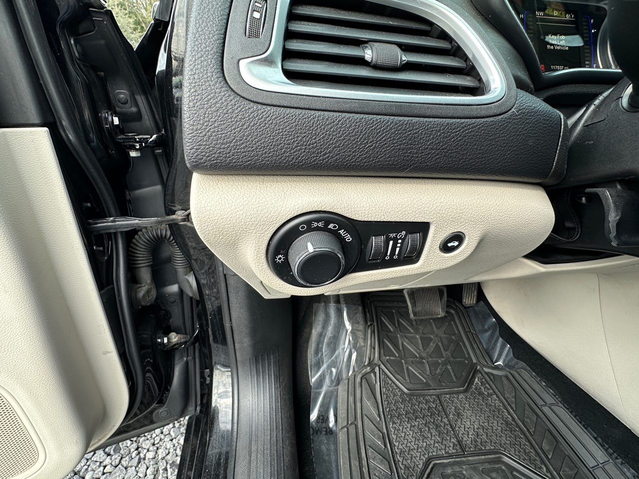 Chrysler 200 4dr Sdn Limited FWD 2015