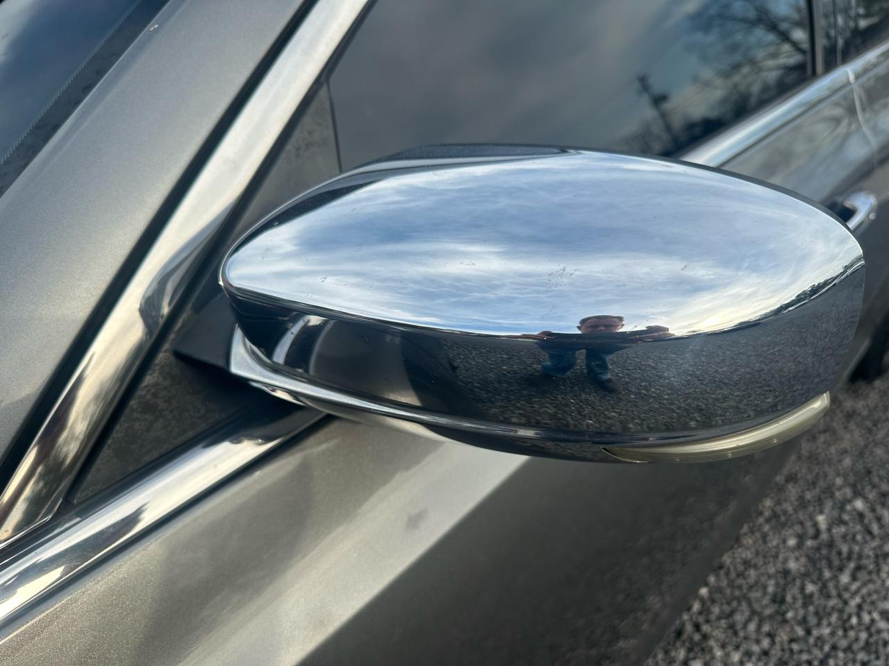 Chrysler 300 4dr Sdn V8 300C AWD 2012