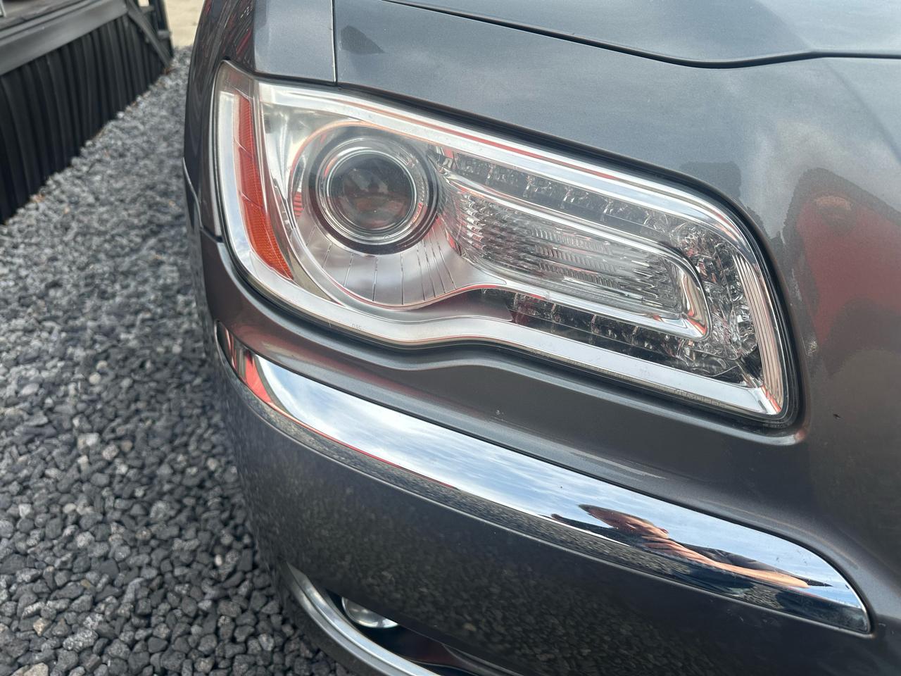 Chrysler 300 4dr Sdn V8 300C AWD 2012