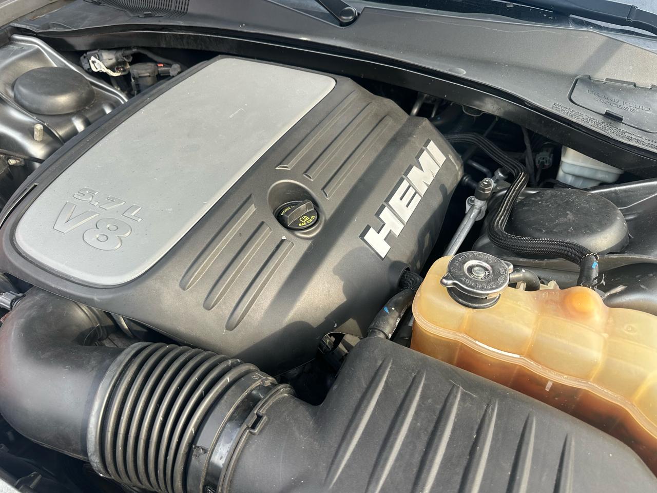 Chrysler 300 4dr Sdn V8 300C AWD 2012