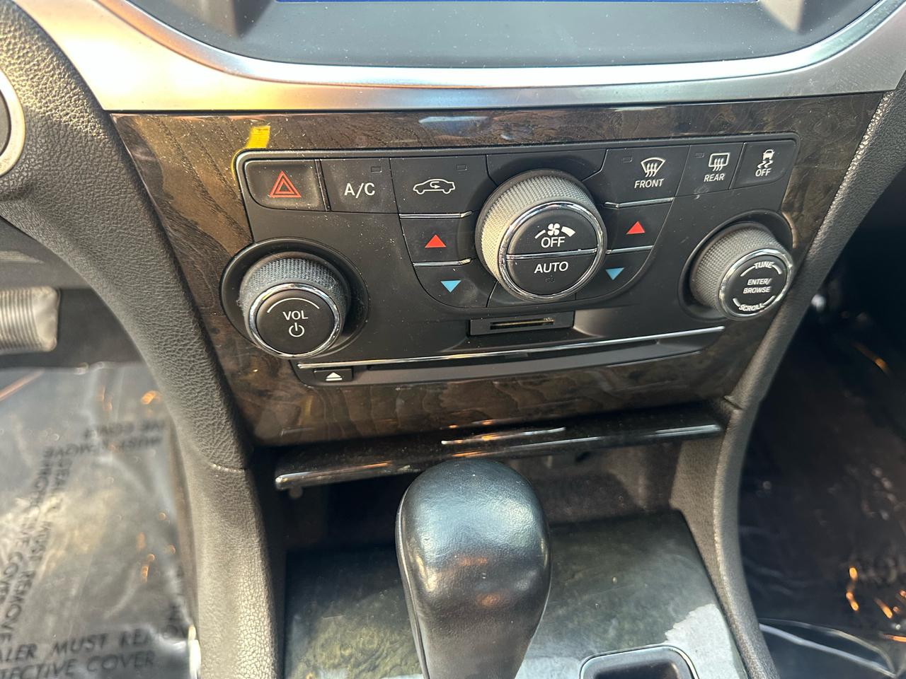 Chrysler 300 4dr Sdn V8 300C AWD 2012