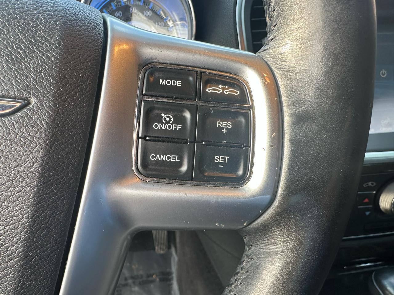 Chrysler 300 4dr Sdn V8 300C AWD 2012