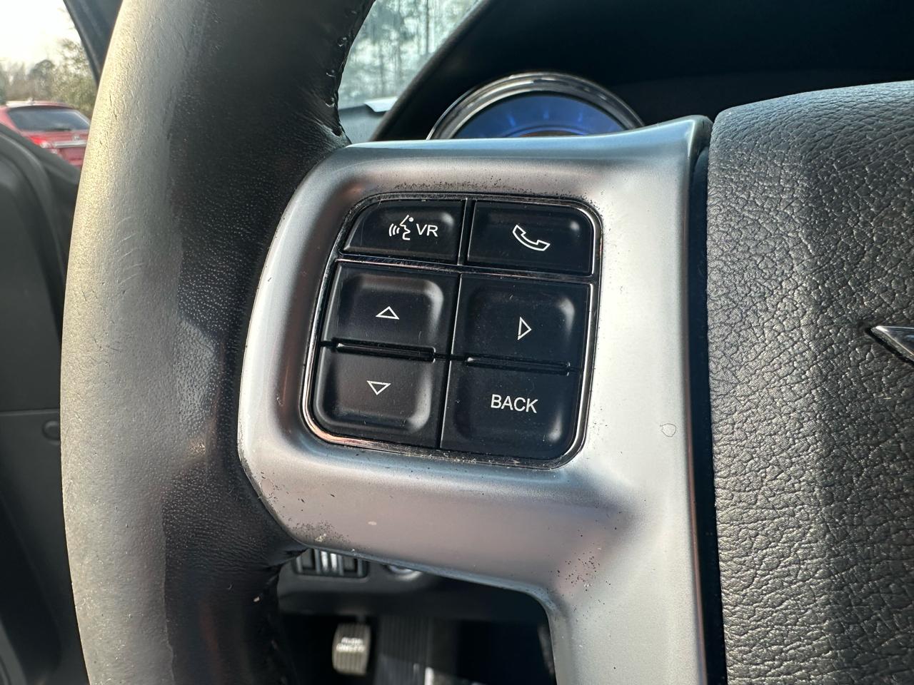 Chrysler 300 4dr Sdn V8 300C AWD 2012