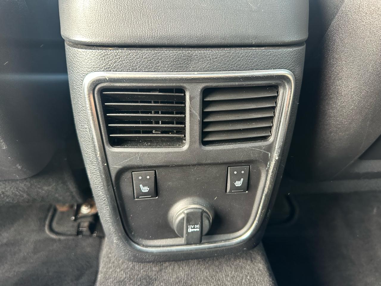 Chrysler 300 4dr Sdn V8 300C AWD 2012