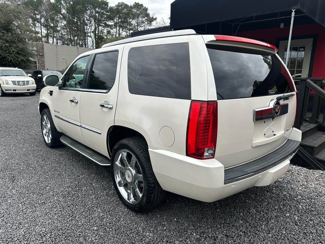 Cadillac Escalade 2WD 4dr Luxury 2013