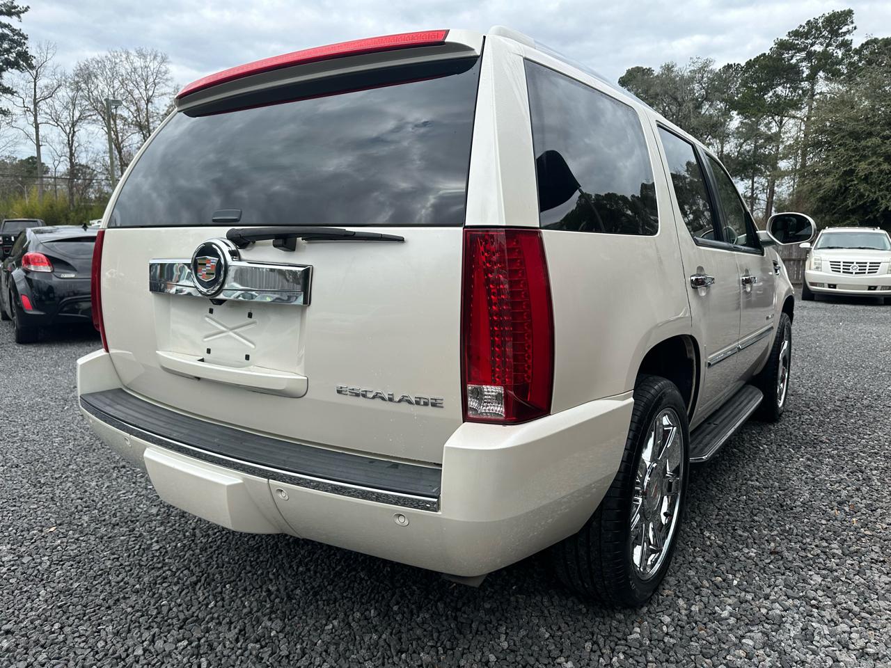 Cadillac Escalade 2WD 4dr Luxury 2013