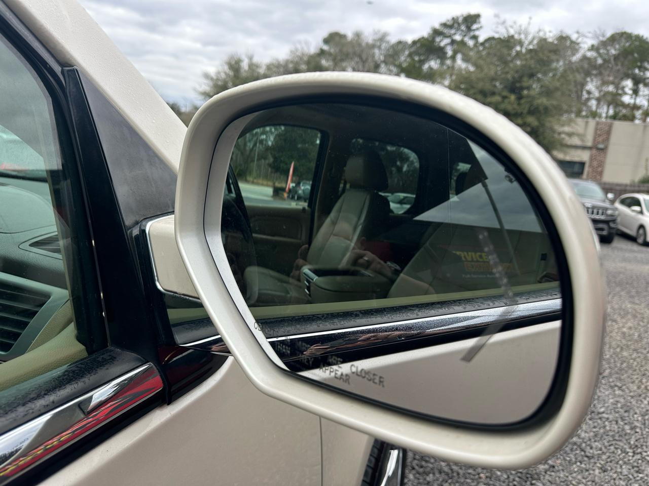 Cadillac Escalade 2WD 4dr Luxury 2013