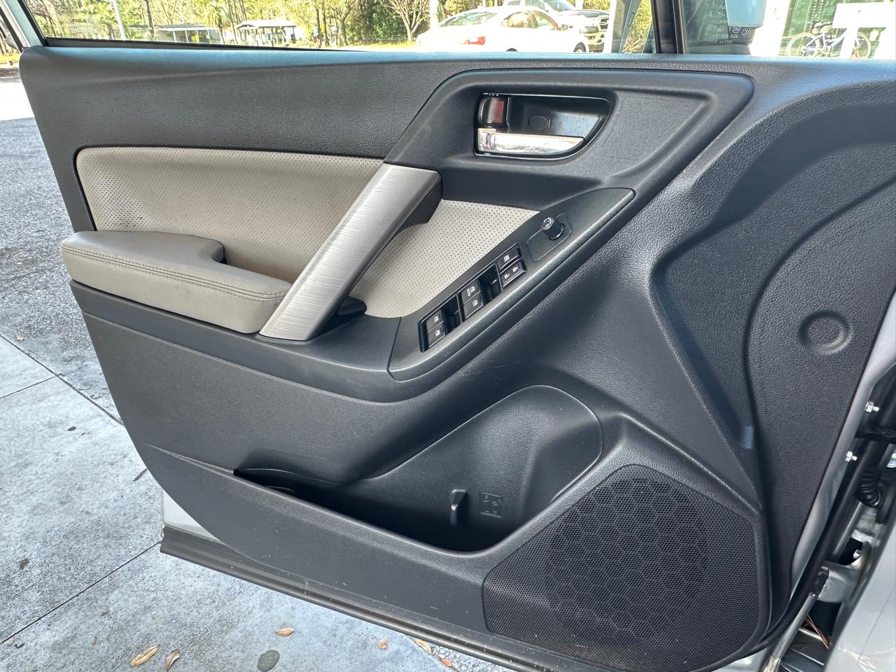 Subaru Forester 4dr CVT 2.5i Limited PZEV 2016