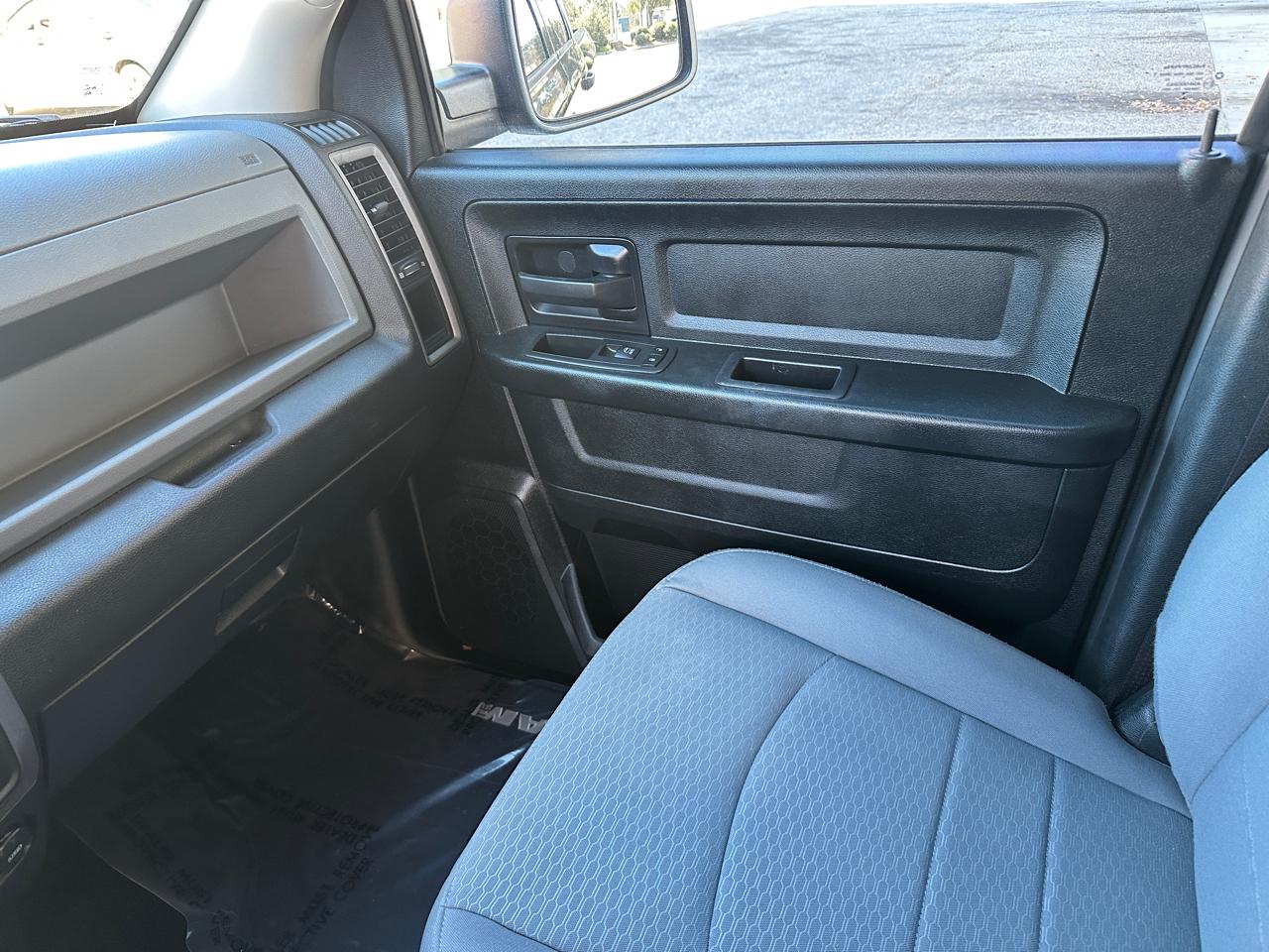 RAM 1500 Express 4x4 Quad Cab 6'4" Box 2018