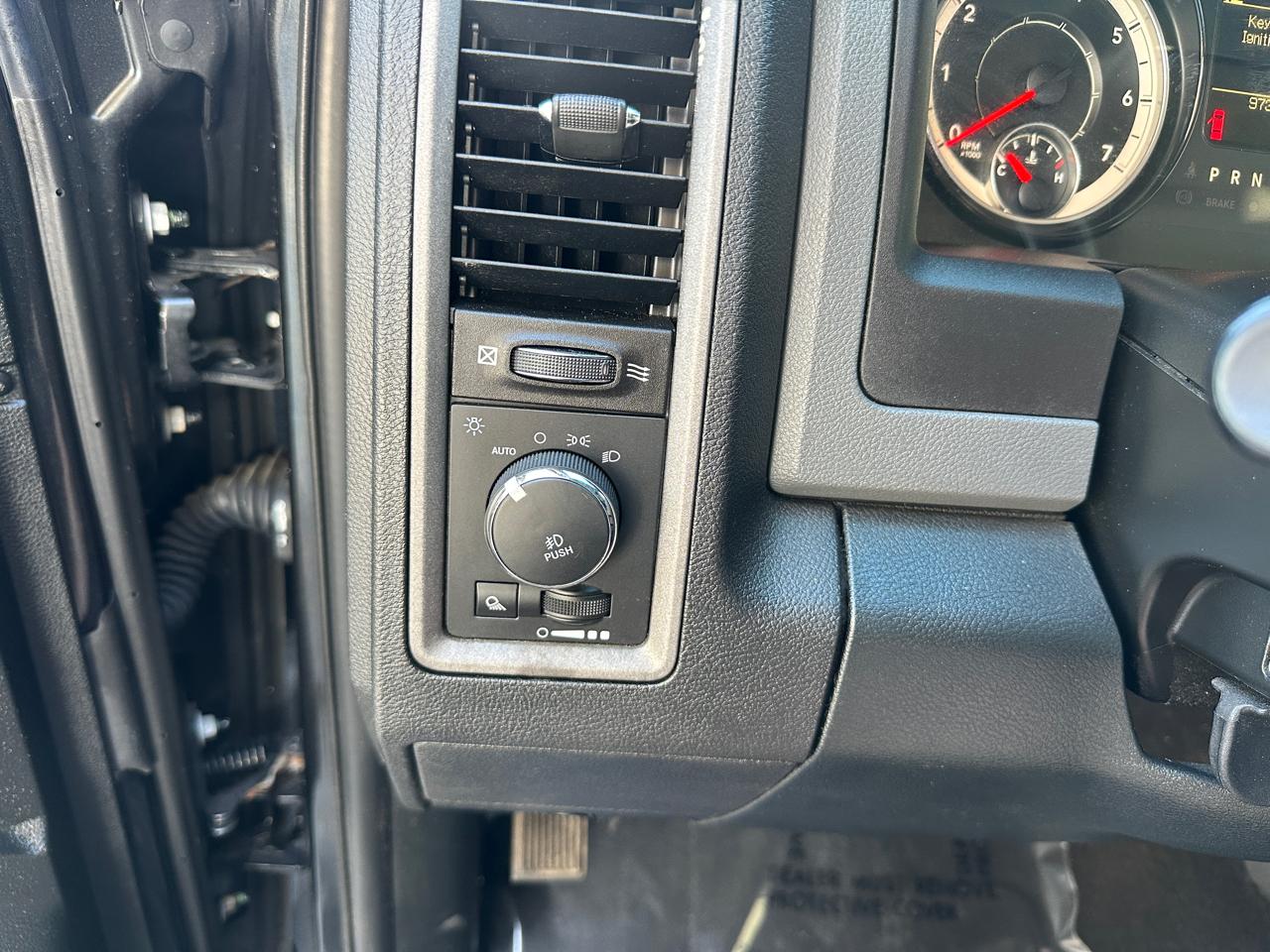 RAM 1500 Express 4x4 Quad Cab 6'4" Box 2018