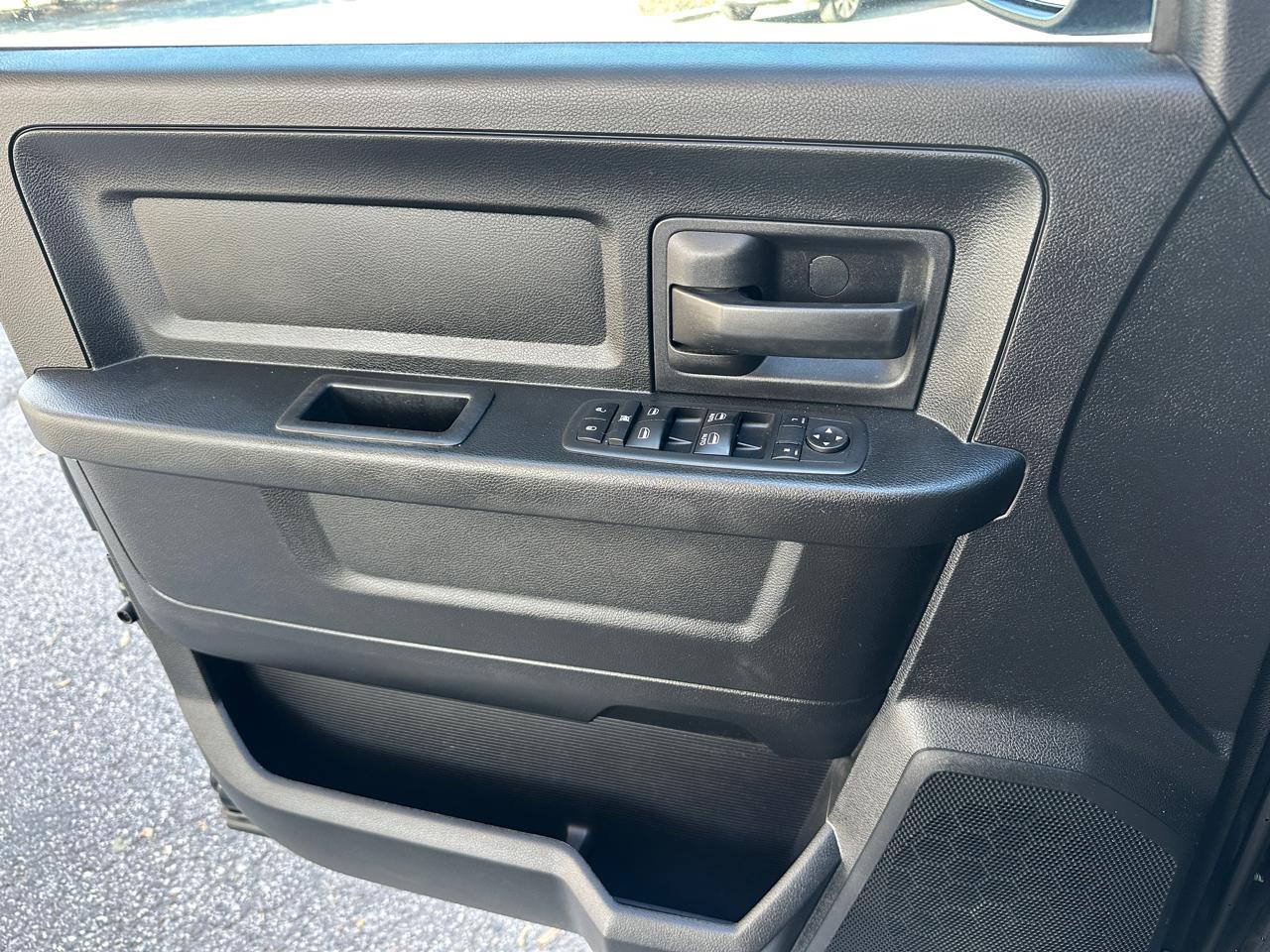 RAM 1500 Express 4x4 Quad Cab 6'4" Box 2018