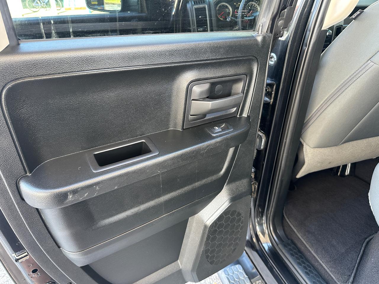 RAM 1500 Express 4x4 Quad Cab 6'4" Box 2018