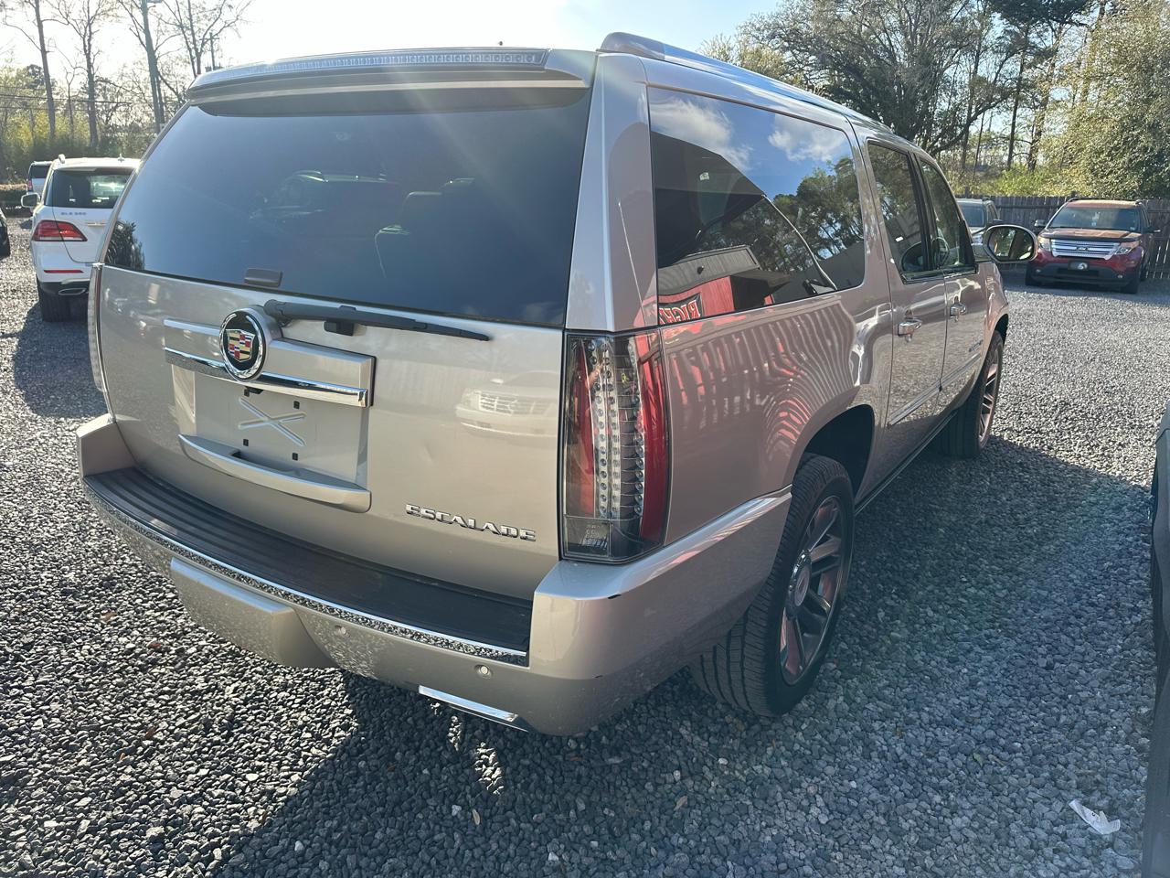 Cadillac Escalade ESV 2WD 4dr Premium 2013