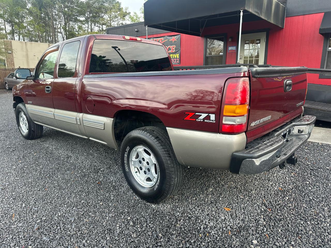 Chevrolet Silverado 1500 Ext Cab 143.5" WB 4WD LS 2002