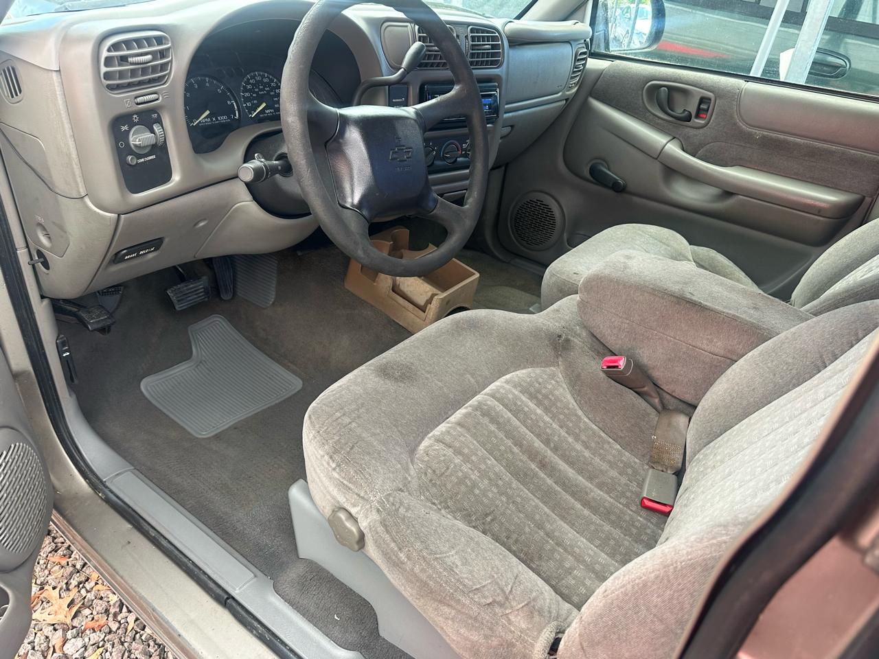 Chevrolet S-10 Ext Cab 123" WB LS 2000