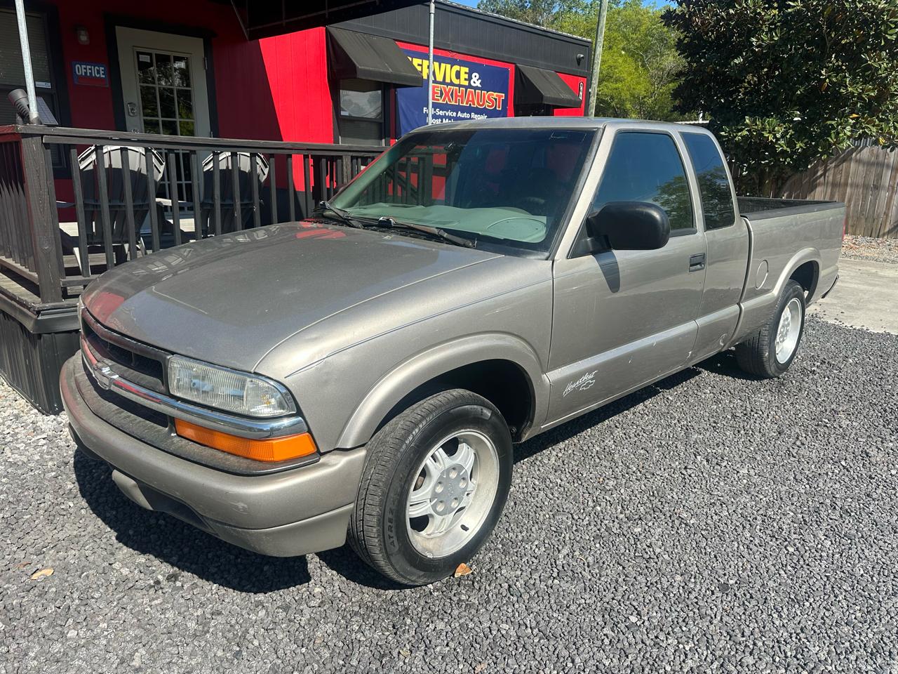 Chevrolet S-10 Ext Cab 123" WB LS 2000