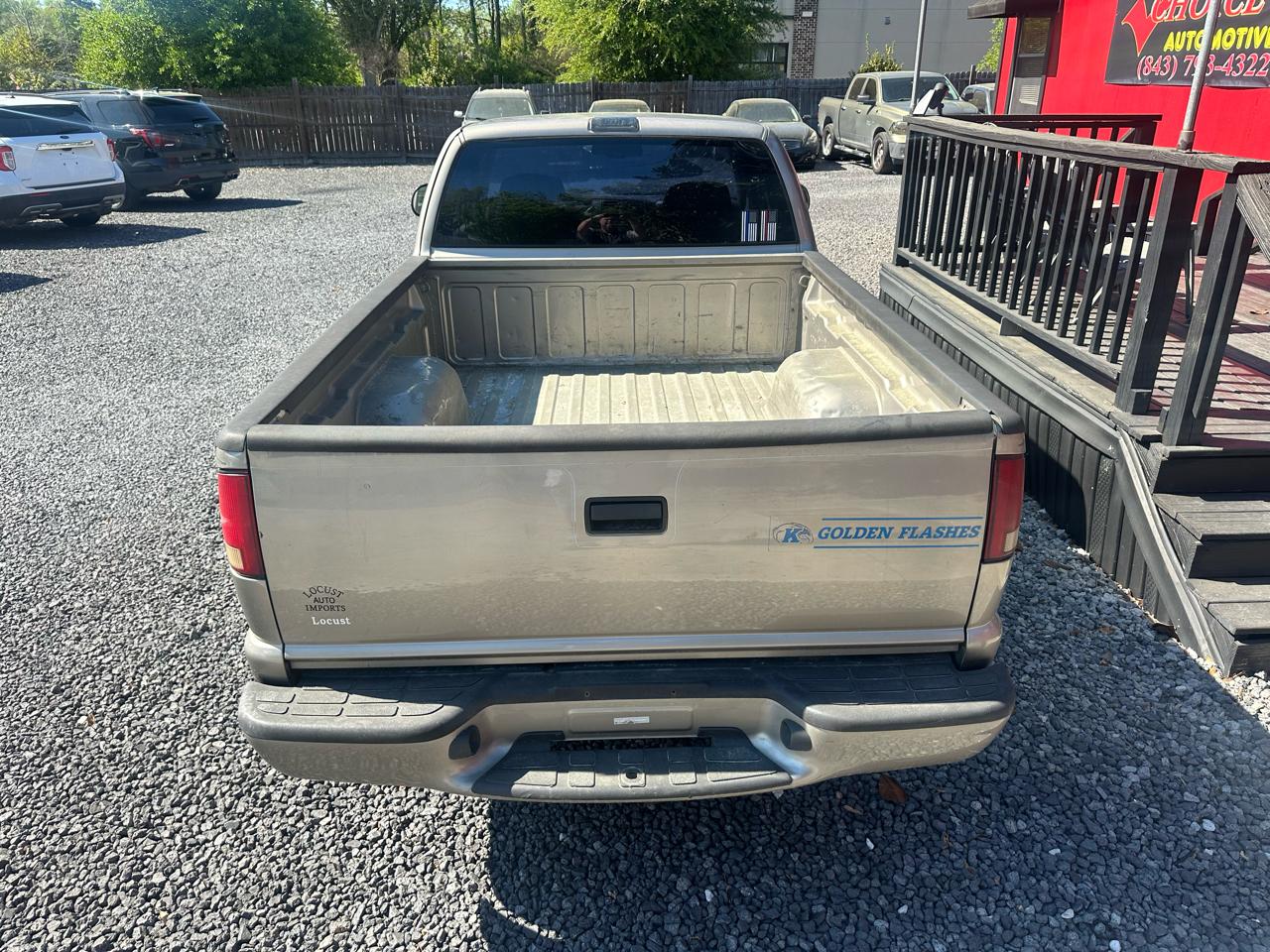 Chevrolet S-10 Ext Cab 123" WB LS 2000