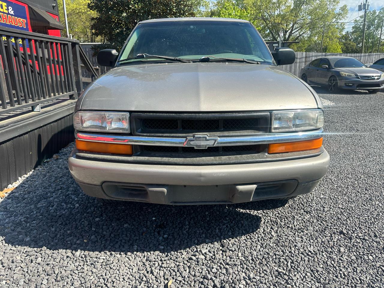 Chevrolet S-10 Ext Cab 123" WB LS 2000