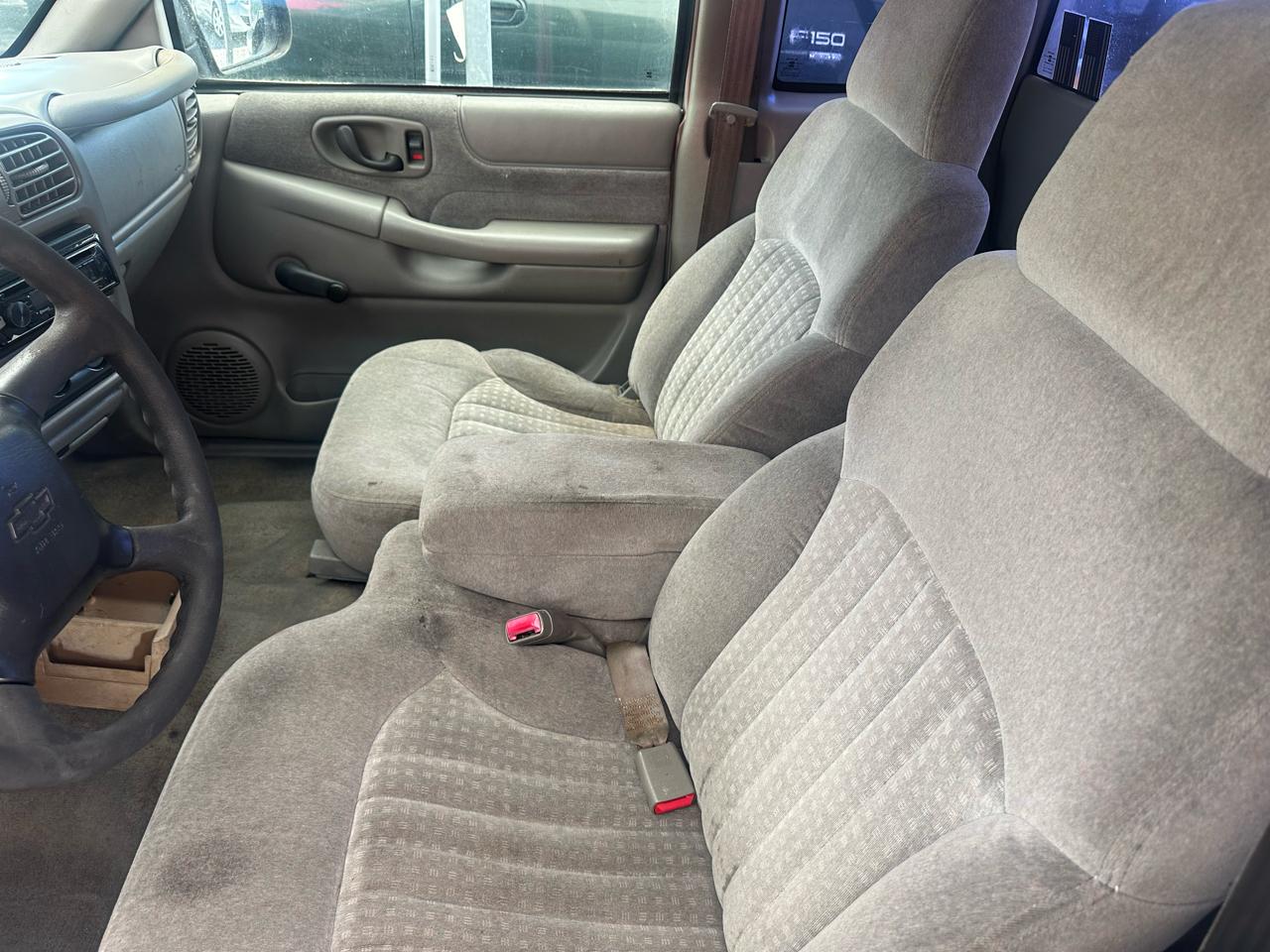 Chevrolet S-10 Ext Cab 123" WB LS 2000