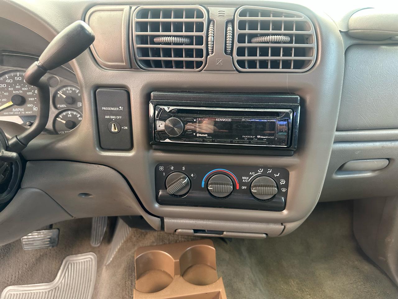 Chevrolet S-10 Ext Cab 123" WB LS 2000