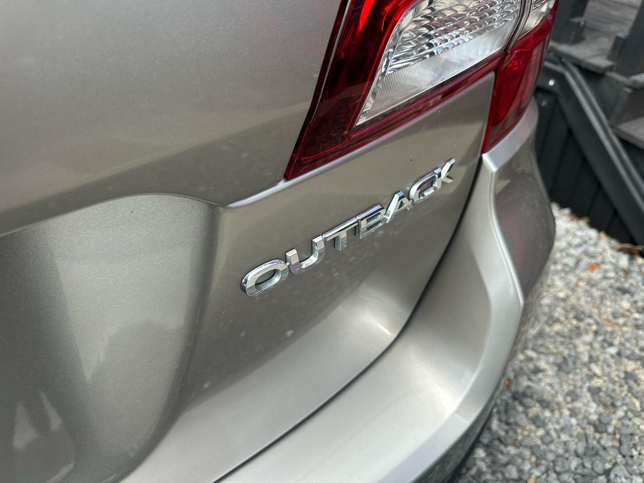 Subaru Outback 4dr Wgn 2.5i Premium 2016