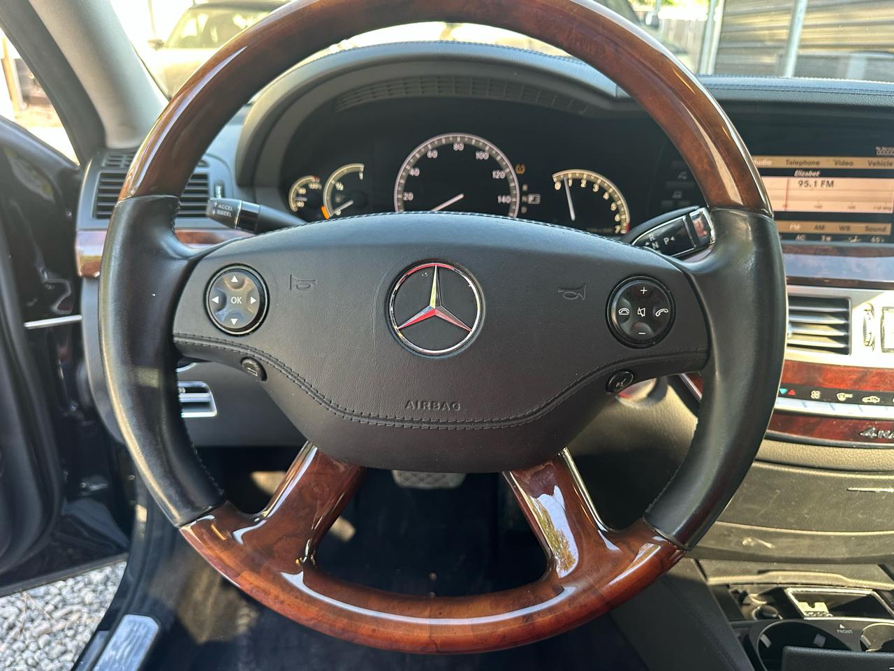 Mercedes-Benz S-Class 4dr Sdn 5.5L V8 4MATIC 2009