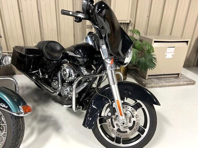 Harley-Davidson FLHXI  2013