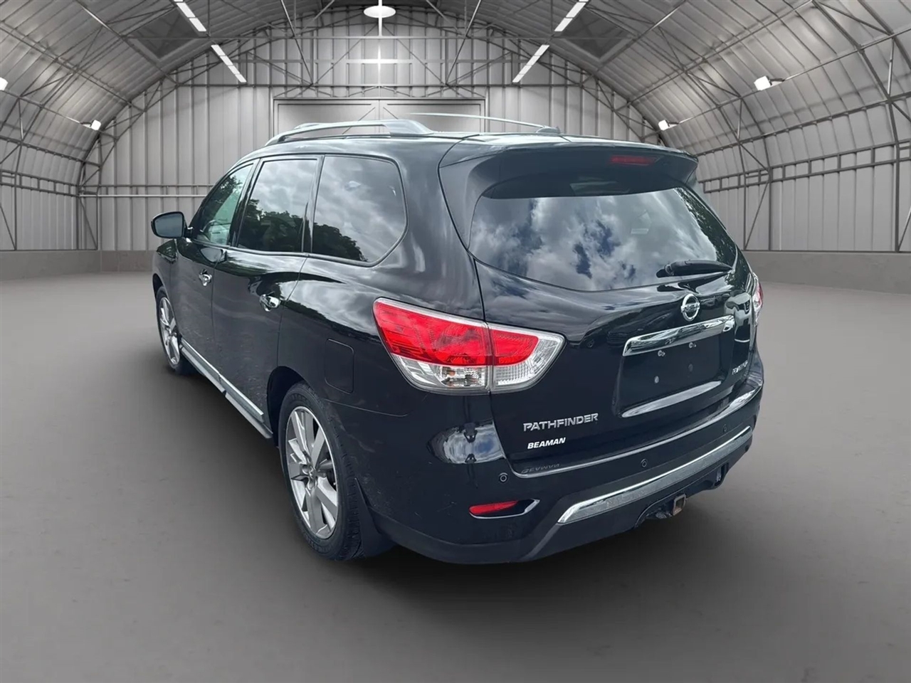 2014 Nissan Pathfinder Platinum photo 3