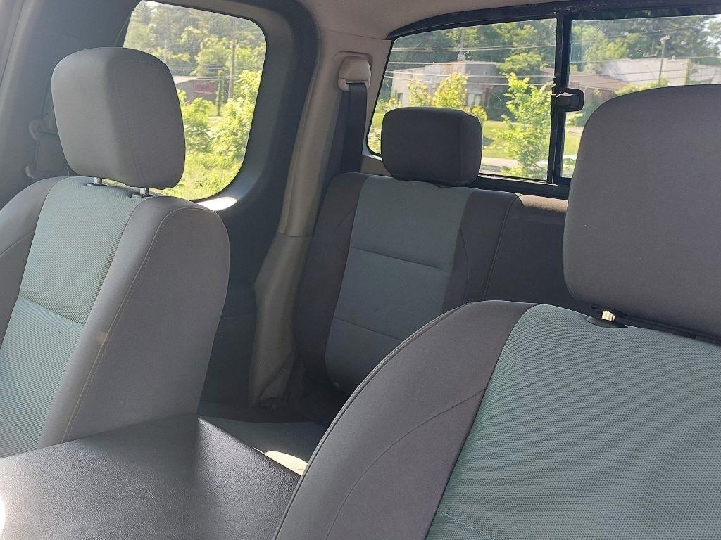 Nissan Titan  2004