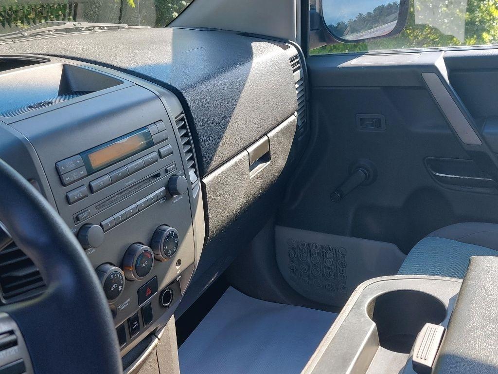 Nissan Titan  2004