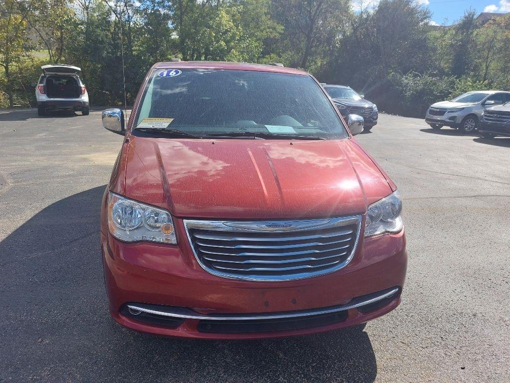 Chrysler Town and Country photo 7