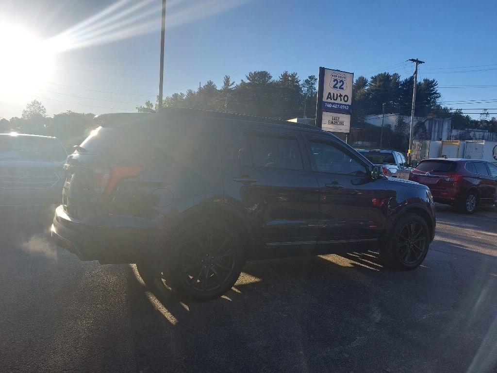 Ford Explorer photo 2
