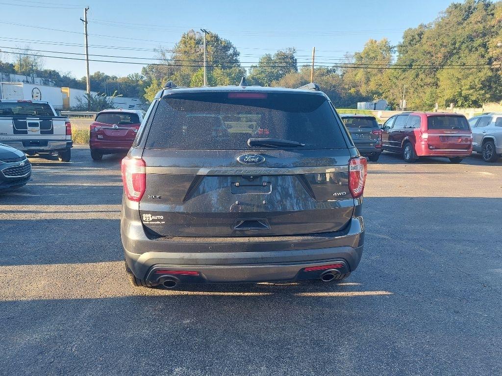 Ford Explorer photo 3