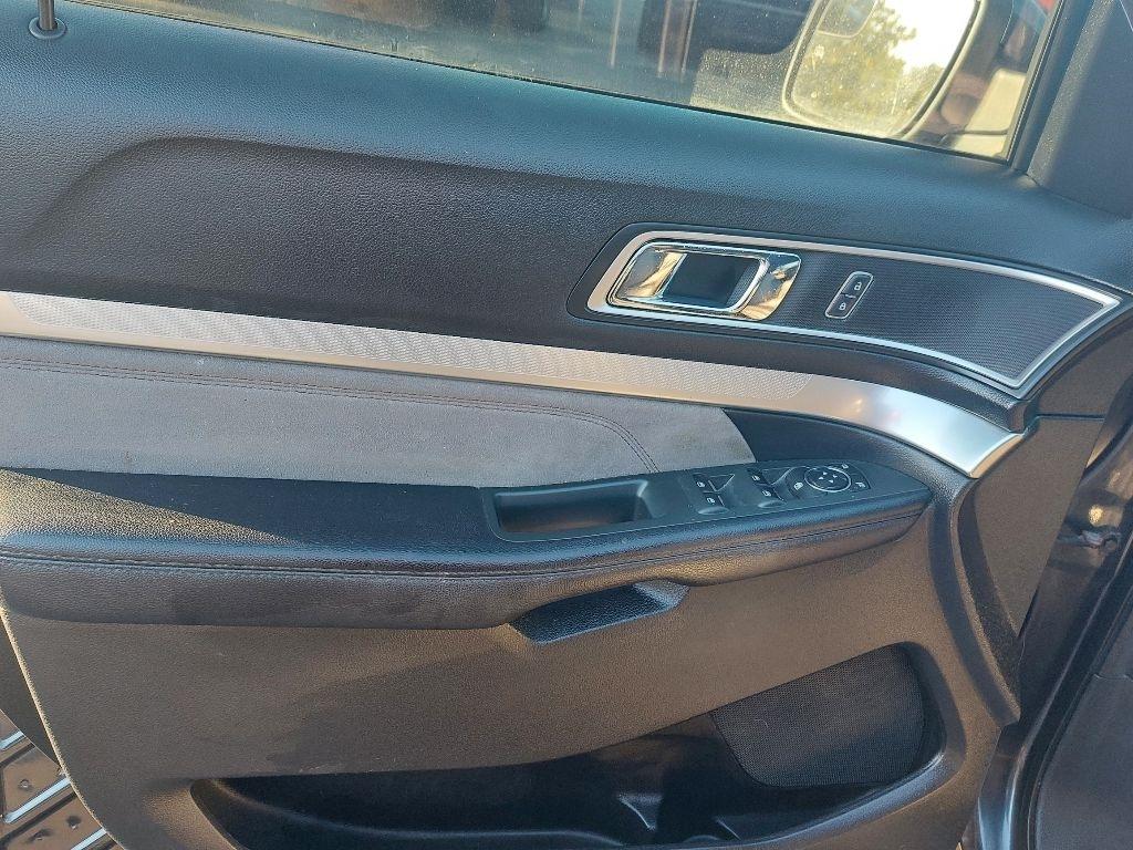 Ford Explorer photo 4