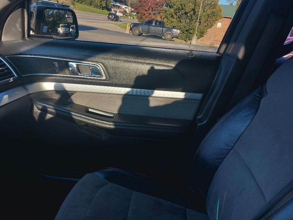 Ford Explorer photo 5