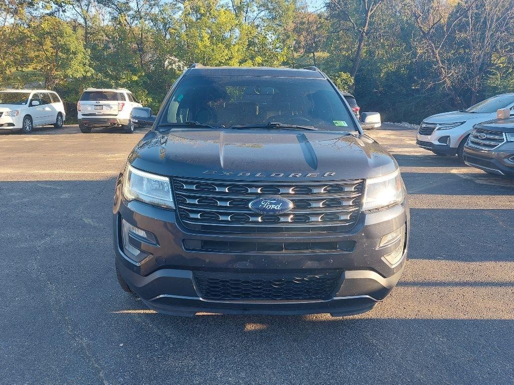 Ford Explorer photo 8