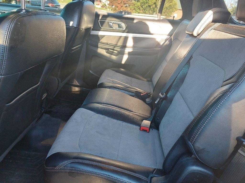 Ford Explorer photo 10